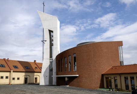 Floor heating in historical buildings - From the former farm, there is a monastery - Carmelite Monastery of St. Joseph - RAUTHERM underfloor heating and Varionova.