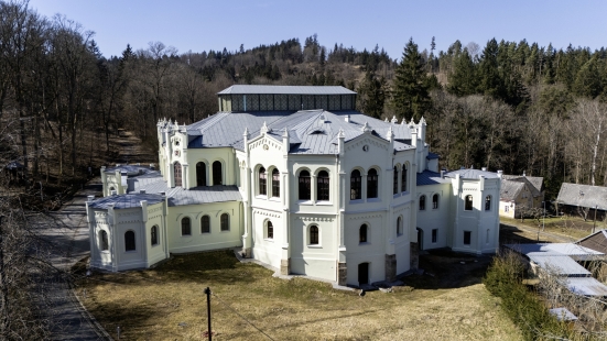Floor heating in historical buildings - Exhibition of Czech Herbalism in the Historical Monument Riding Hall Světce near Tachov (RAUTHERM)