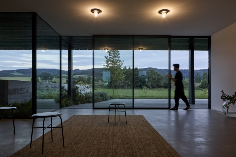 <JANOŠÍK> approaches the concept of a house and showroom <Spoj> - foto: Filip Beránek