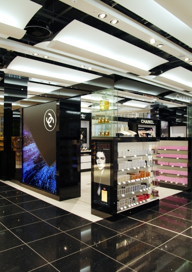  - Heathrow Airport hall, London